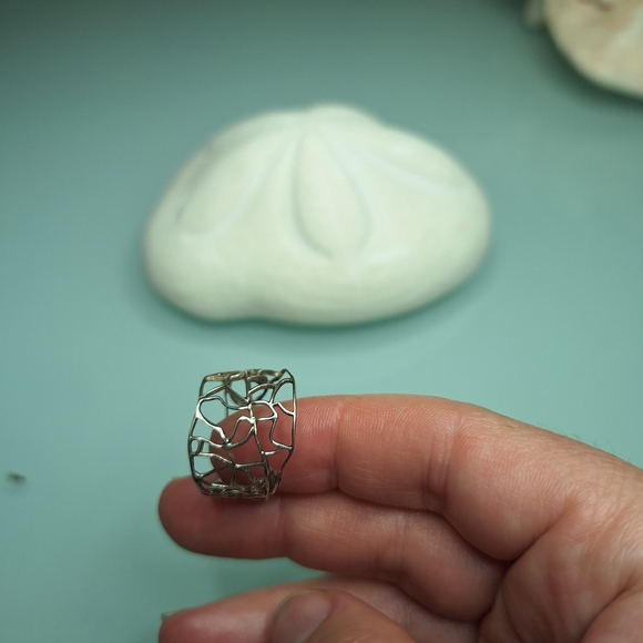 Abstract Black Metal Ring - Picture 4 of 6